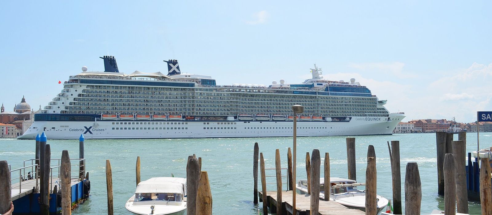Equinox von Celebrity Cruises